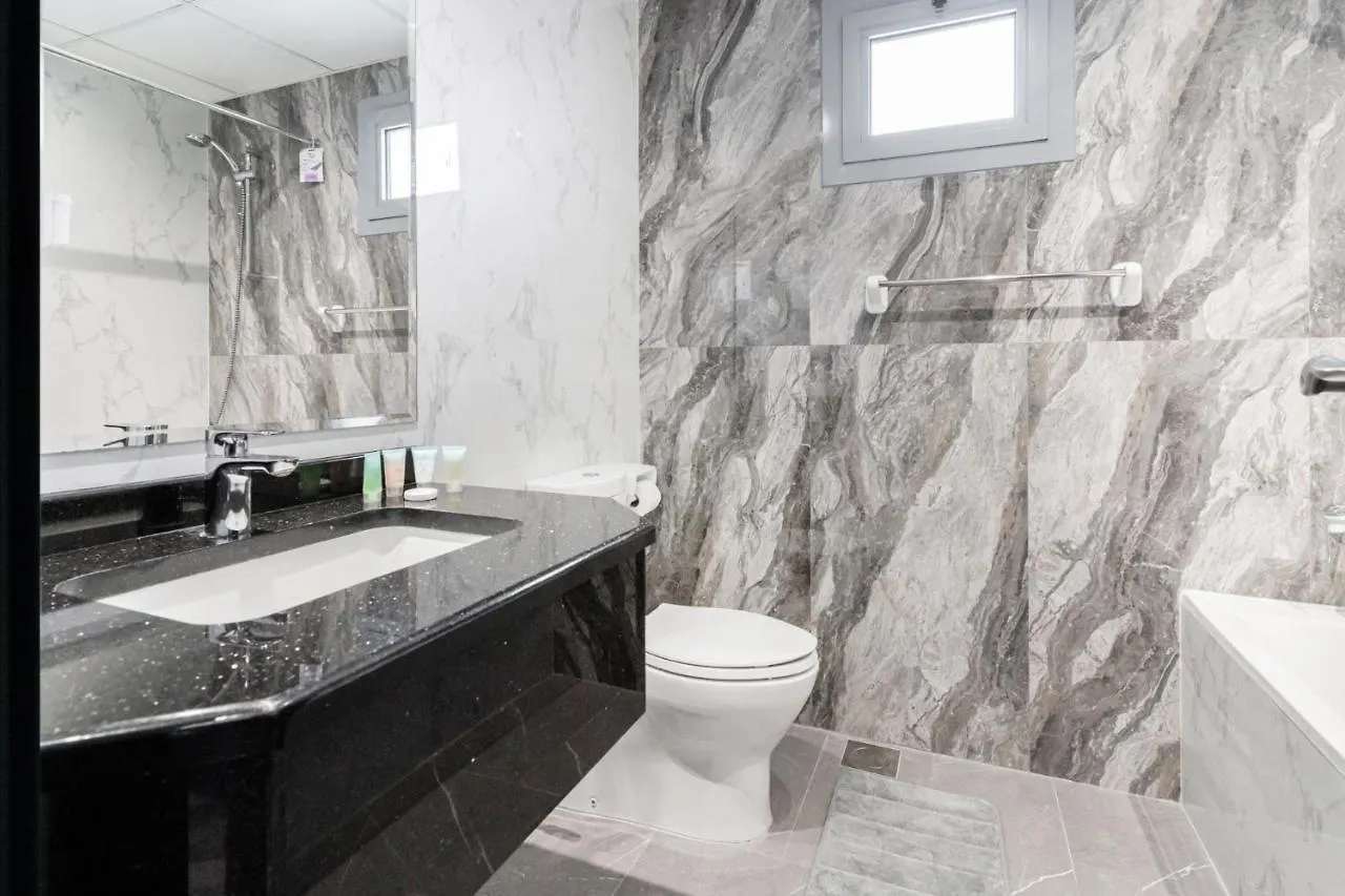 Apartment Group Stay I Near Dubai Mall I Family Friendly